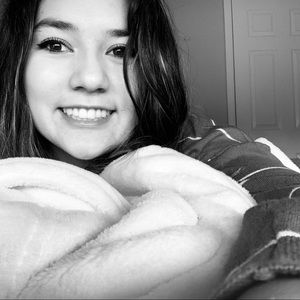 Meet your Posher, Chloe